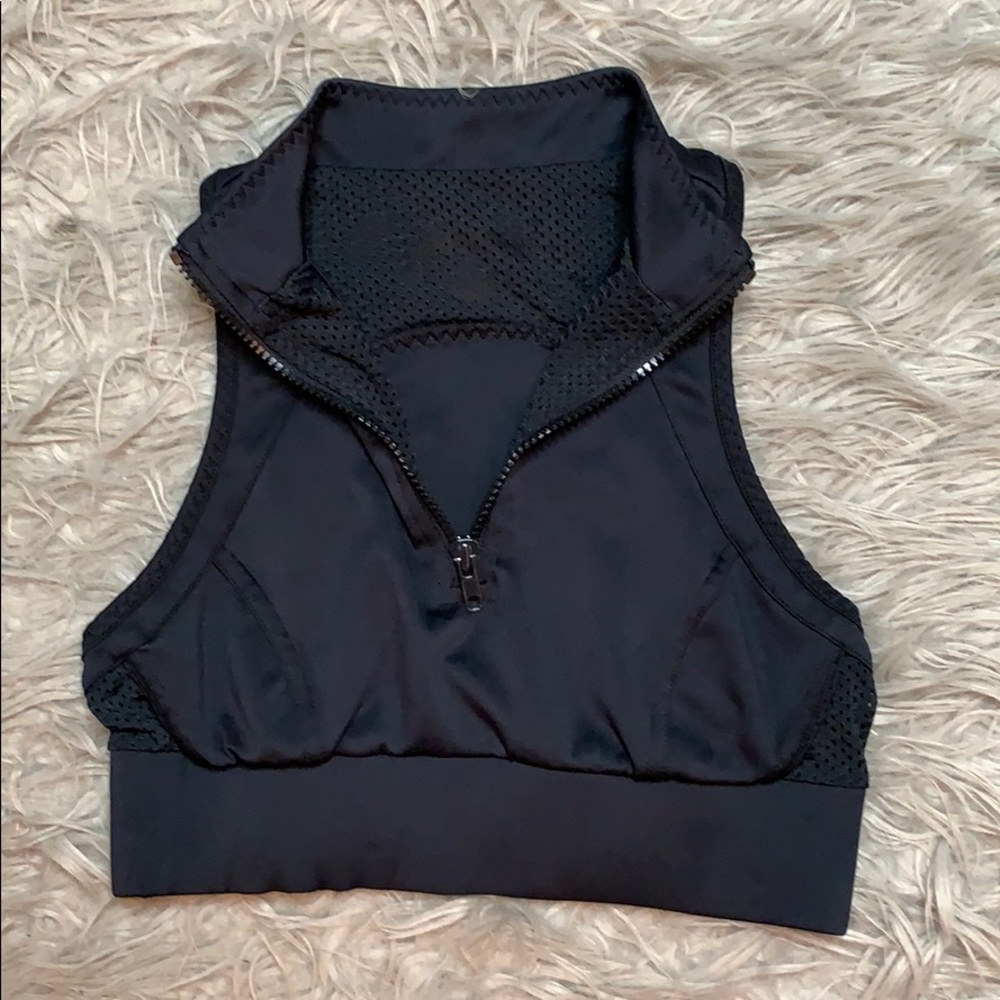 Forever 21 women’s black sports bra